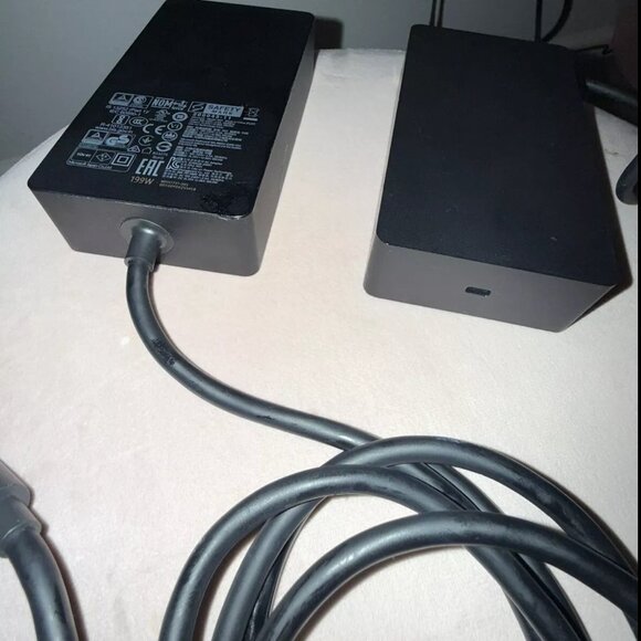 Microsoft Surface Dock 2 Docking Station Surface Pro 1917 w/ 199W AC Adapter - Picture 7 of 12